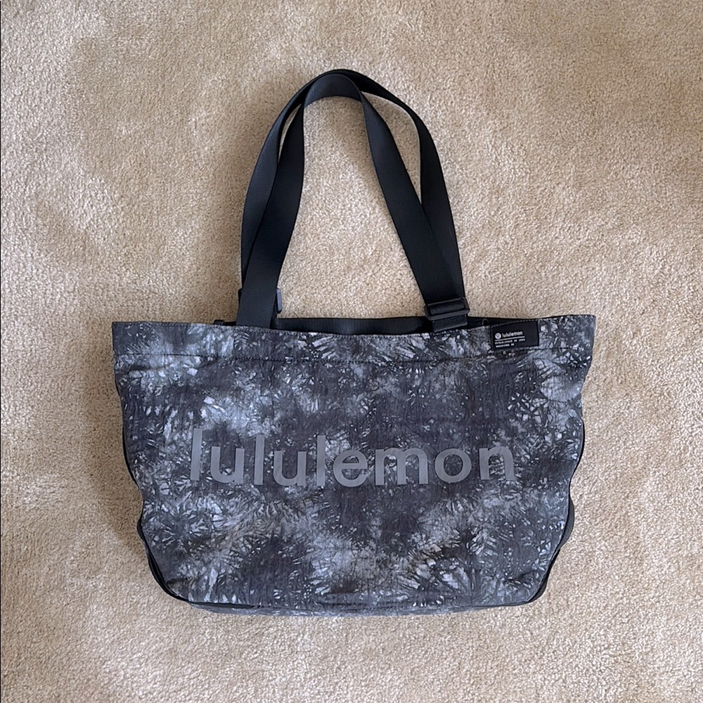 Lululemon Clean Lines Tote Black Grey Tie Dye Ink Vapor Ice Grey
